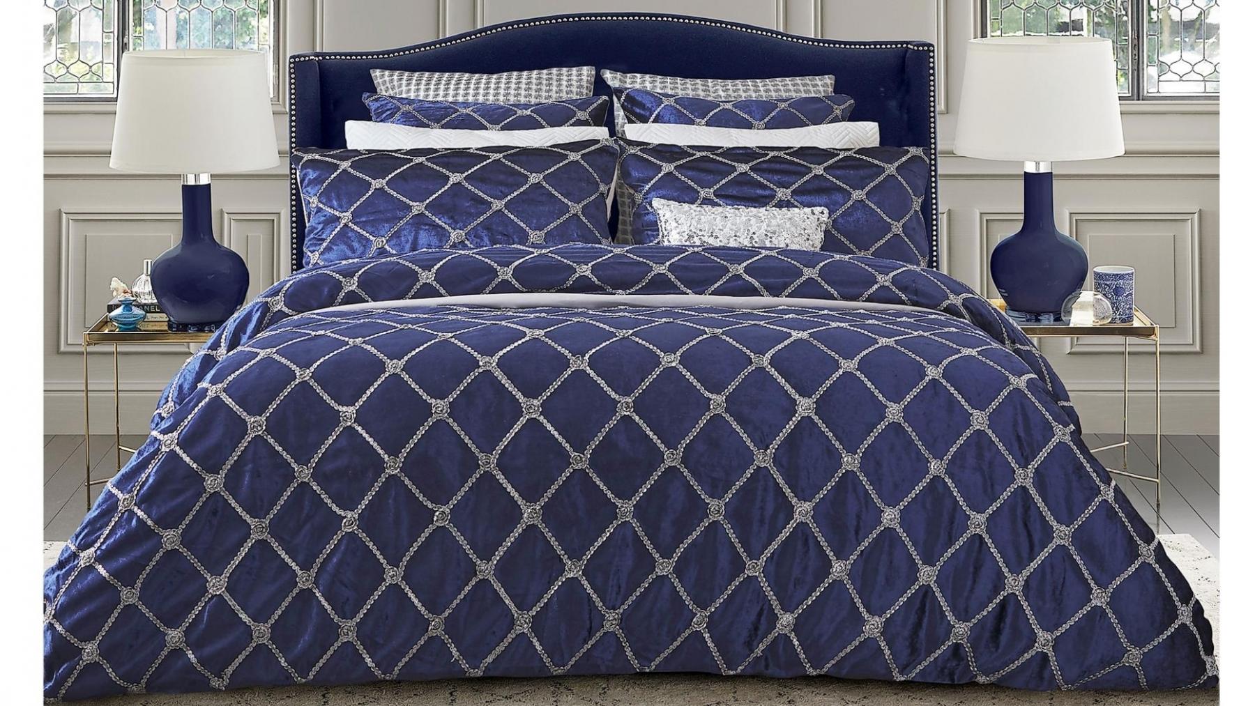 navy blue and white quilt cover