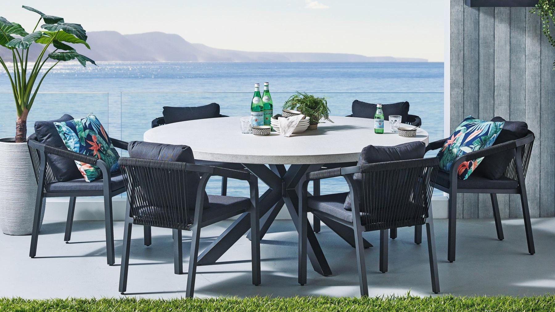 7 piece round outdoor setting