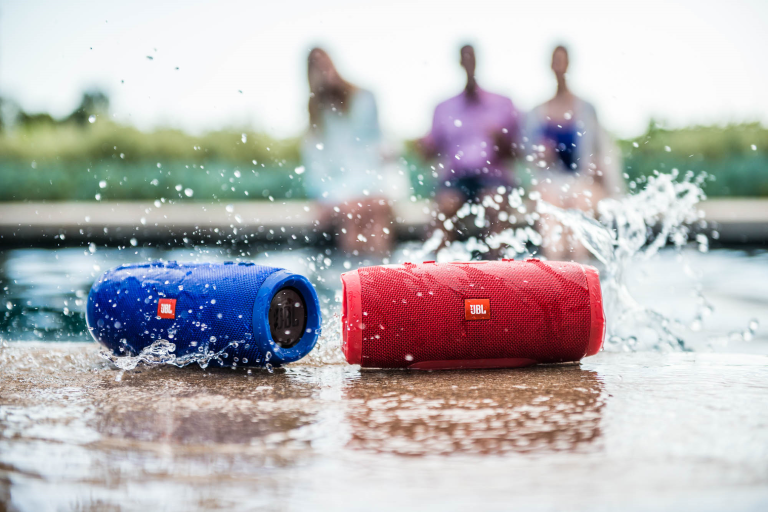 splashing speakers