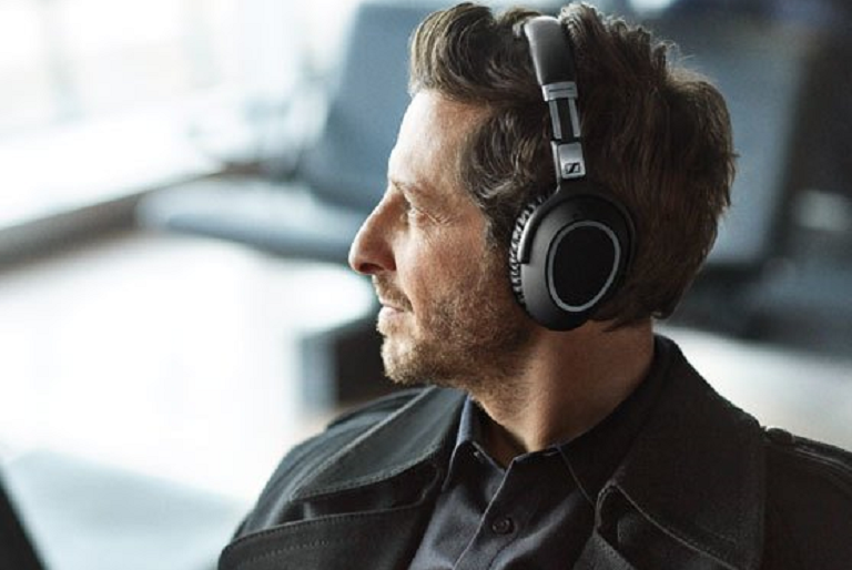 Man wearing PXC550
